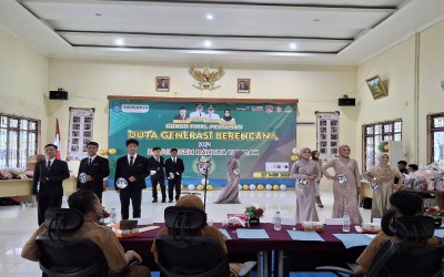 Selamat Alena Putri Santriwati Kelas XI IPA Sebagai Runner Up 1 Duta GenRe Bangka Tengah 2024
